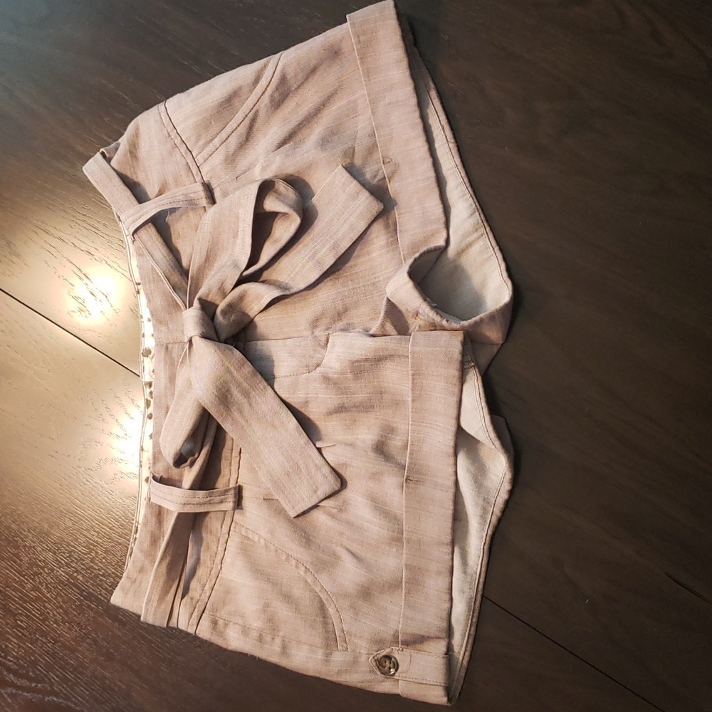 Size small tailored short.
